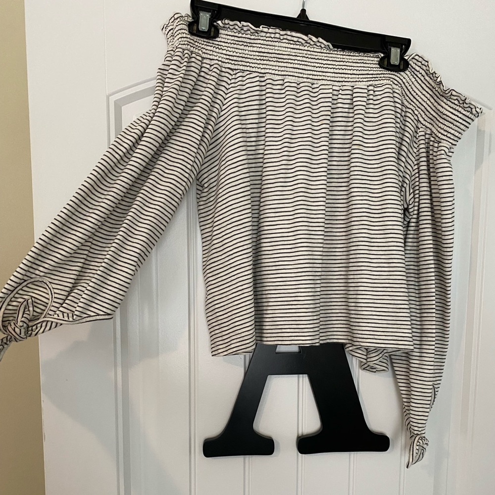M black and white off shoulder top